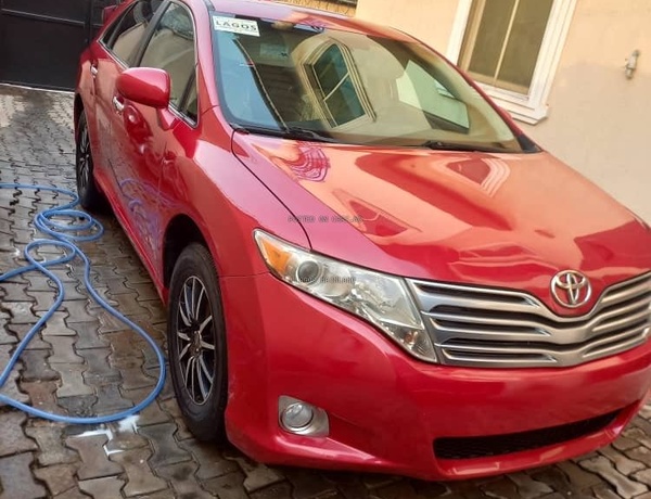FOREIGN USED 2011 TOYOTA VENZA AWD V6 FOR SALE IN LAGOS