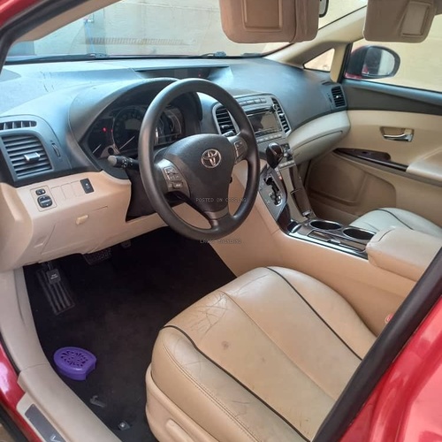 FOREIGN USED 2011 TOYOTA VENZA AWD V6 FOR SALE IN LAGOS