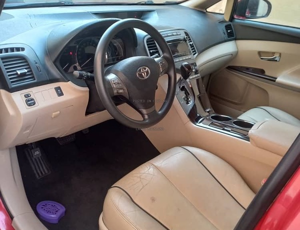 FOREIGN USED 2011 TOYOTA VENZA AWD V6 FOR SALE IN LAGOS