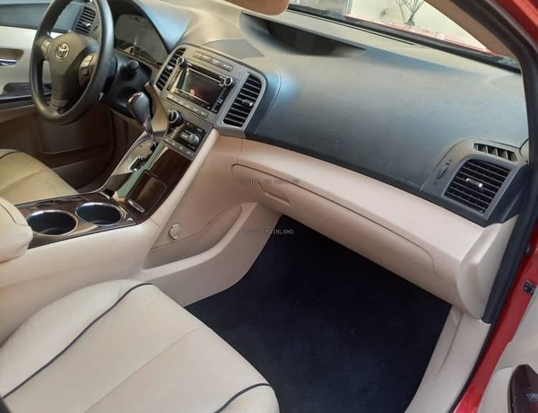 FOREIGN USED 2011 TOYOTA VENZA AWD V6 FOR SALE IN LAGOS