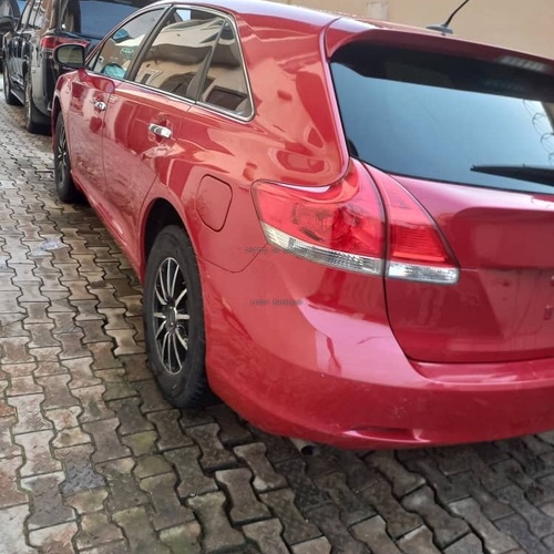 FOREIGN USED 2011 TOYOTA VENZA AWD V6 FOR SALE IN LAGOS