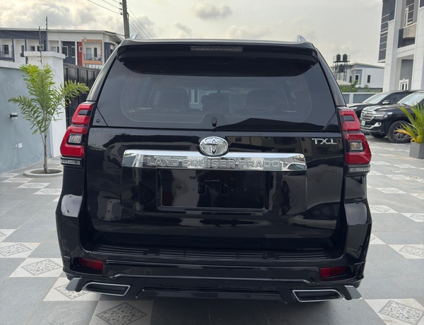 FOREIGN USED 2017 TOYOTA LANDCRUISER PRADO TXL