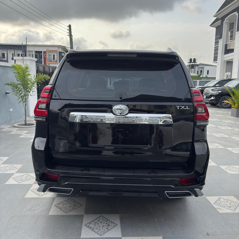 FOREIGN USED 2017 TOYOTA LANDCRUISER PRADO TXL image