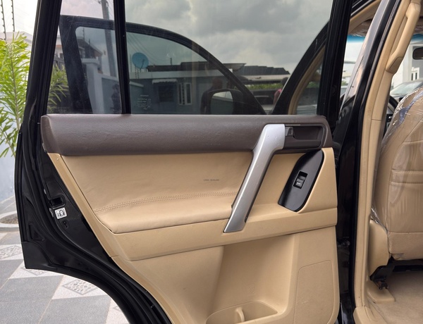 FOREIGN USED 2017 TOYOTA LANDCRUISER PRADO TXL