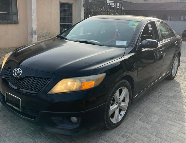 NEW ARRIVAL TOKUNBO 2011 TOYOTA CAMRY SE