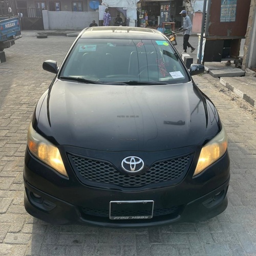 NEW ARRIVAL TOKUNBO 2011 TOYOTA CAMRY SE