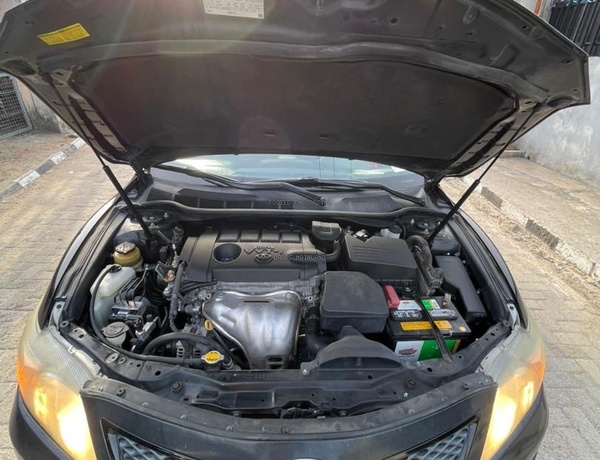 NEW ARRIVAL TOKUNBO 2011 TOYOTA CAMRY SE