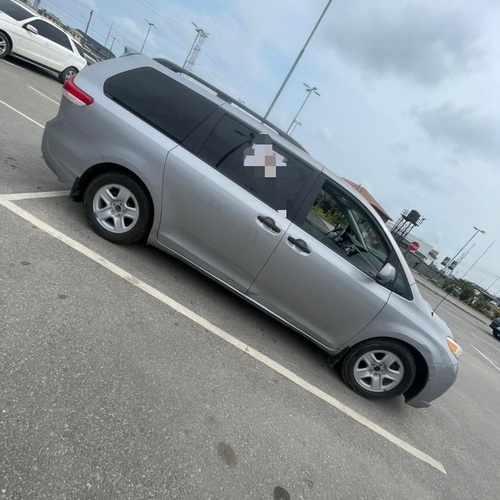Toks Toyota Sienna 2011 In Lekki,Lagos