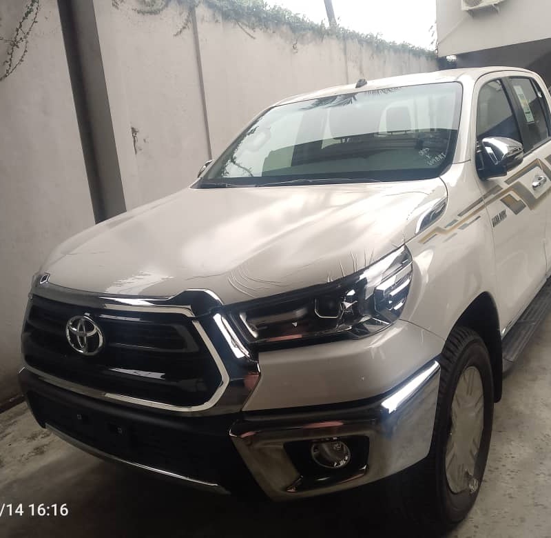 BRAND NEW TOYOTA HILUX PETROL 2.7L AT 2025 MODEL image
