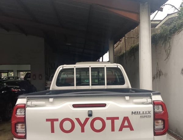 BRAND NEW TOYOTA HILUX PETROL 2.7L AT 2025 MODEL