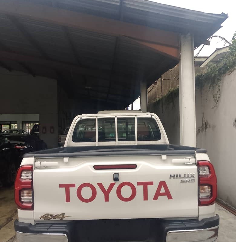 BRAND NEW TOYOTA HILUX PETROL 2.7L AT 2025 MODEL image