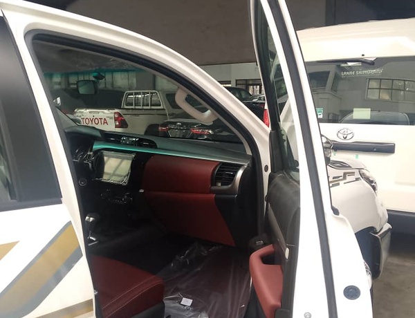 BRAND NEW TOYOTA HILUX PETROL 2.7L AT 2025 MODEL