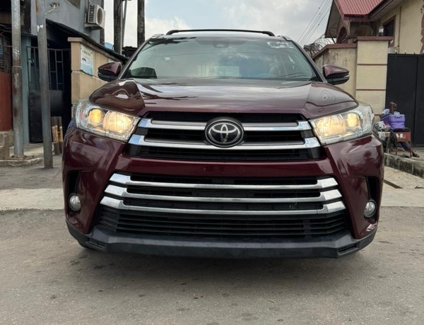 Foreign Used 2018 Toyota Highlander for Sale In Lagos