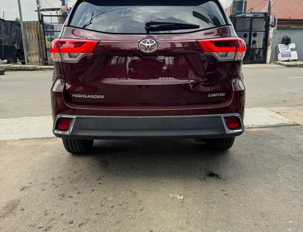 Foreign Used 2018 Toyota Highlander for Sale In Lagos