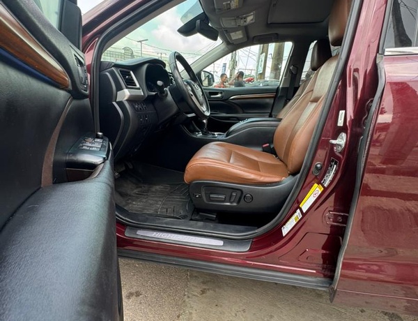 Foreign Used 2018 Toyota Highlander for Sale In Lagos