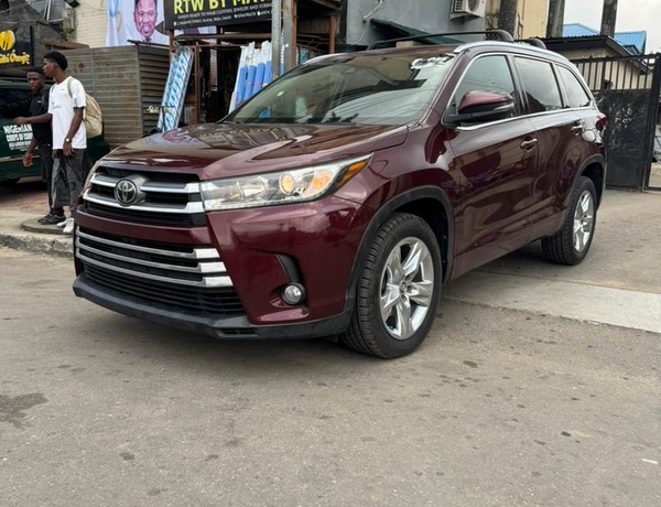 Foreign Used 2018 Toyota Highlander for Sale In Lagos