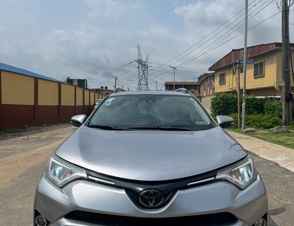 Registered 2017 Toyota Highlander for Sale In Yaba Lagos