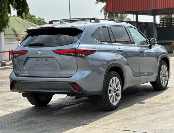 2022 Toyota Highlander limited In Lagos