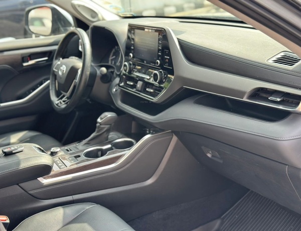 2022 Toyota Highlander limited In Lagos
