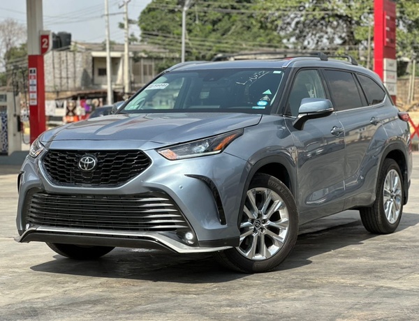 2022 Toyota Highlander limited In Lagos
