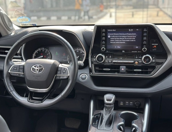 2022 Toyota Highlander limited In Lagos