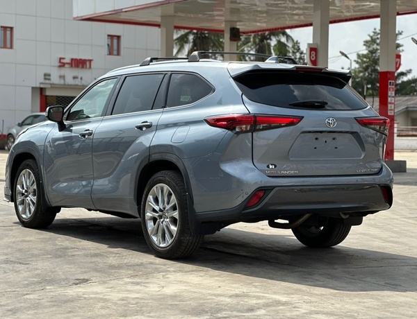2022 Toyota Highlander limited In Lagos