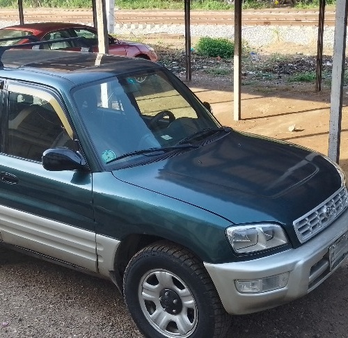 Toyota RAV4 Automatic 2000 Green In Lagos