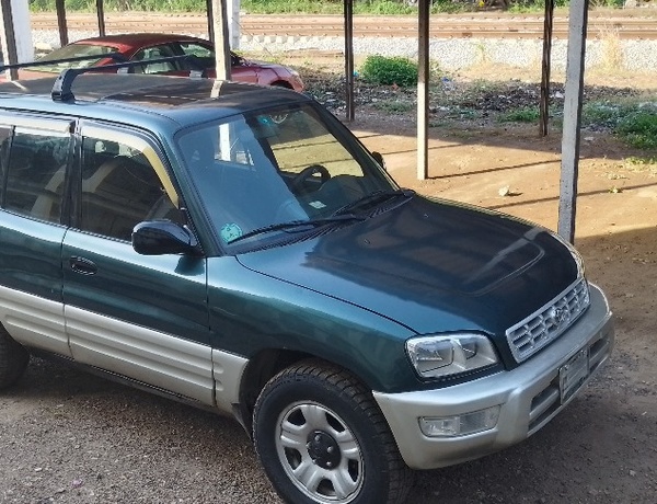 Toyota RAV4 Automatic 2000 Green In Lagos