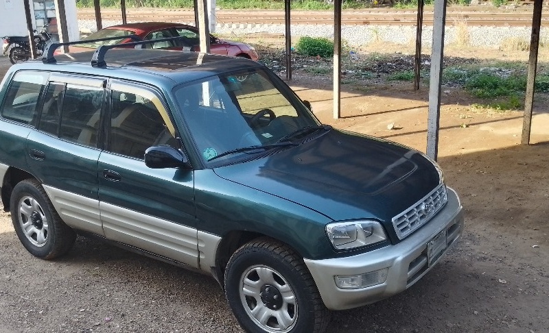 Toyota RAV4 Automatic 2000 Green In Lagos image
