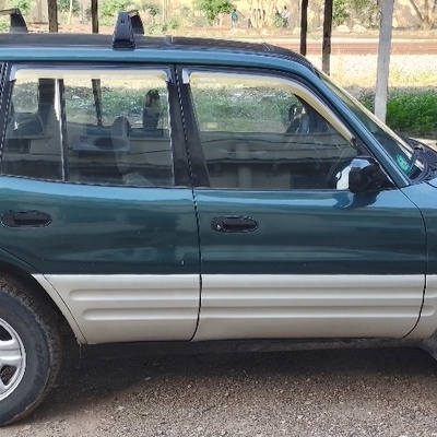 Toyota RAV4 Automatic 2000 Green In Lagos