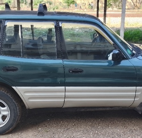 Toyota RAV4 Automatic 2000 Green In Lagos
