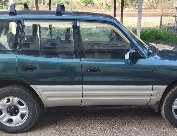 Toyota RAV4 Automatic 2000 Green In Lagos