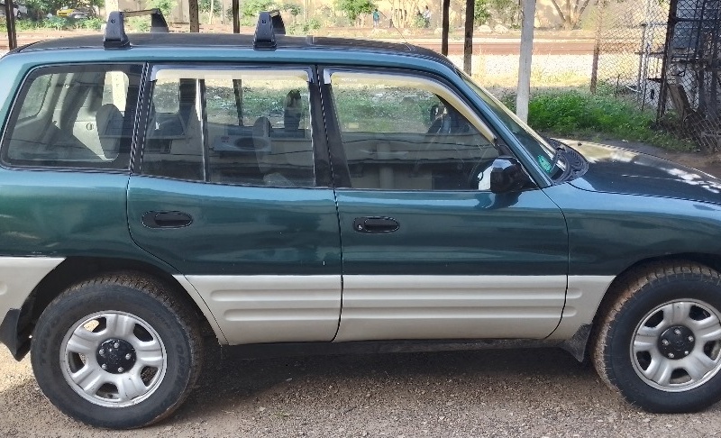 Toyota RAV4 Automatic 2000 Green In Lagos image