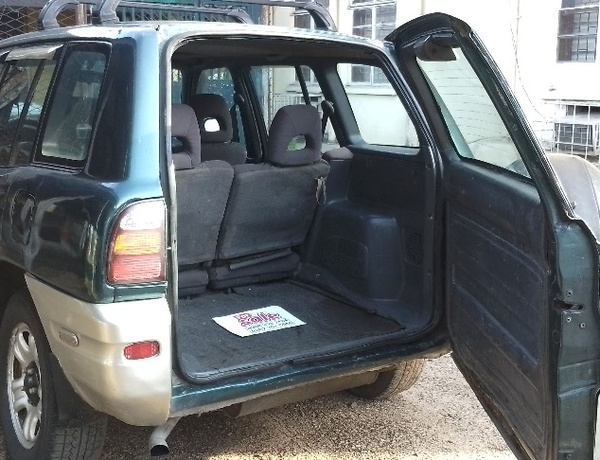 Toyota RAV4 Automatic 2000 Green In Lagos