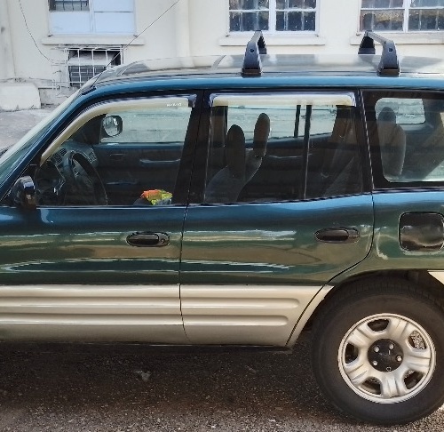 Toyota RAV4 Automatic 2000 Green In Lagos