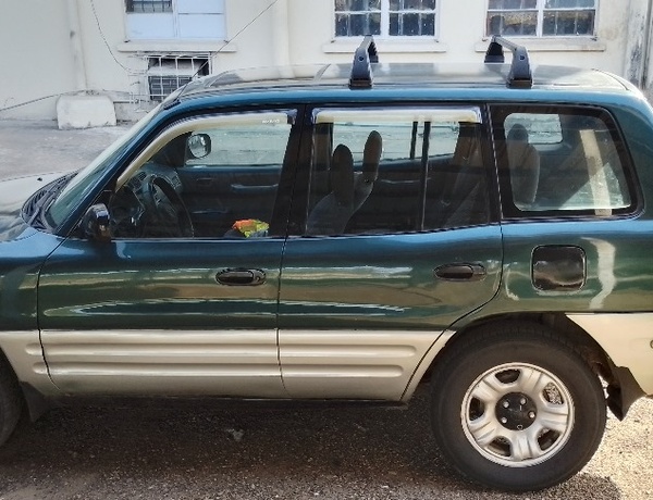 Toyota RAV4 Automatic 2000 Green In Lagos