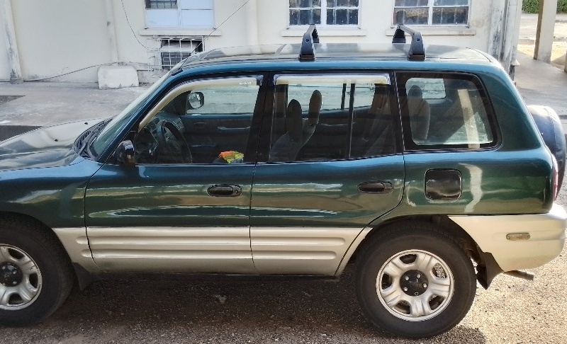 Toyota RAV4 Automatic 2000 Green In Lagos image