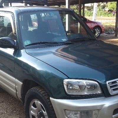 Toyota RAV4 Automatic 2000 Green In Lagos