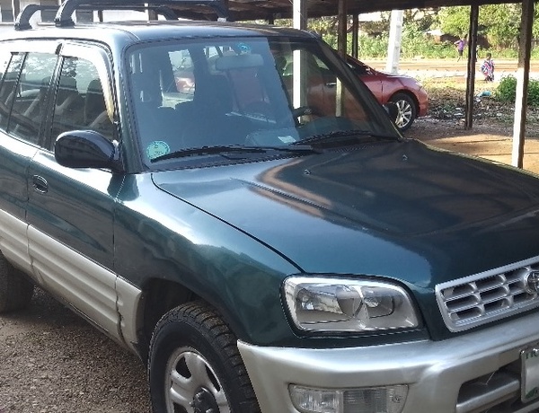 Toyota RAV4 Automatic 2000 Green In Lagos