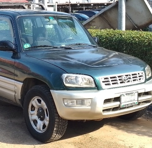 Toyota RAV4 Automatic 2000 Green In Lagos