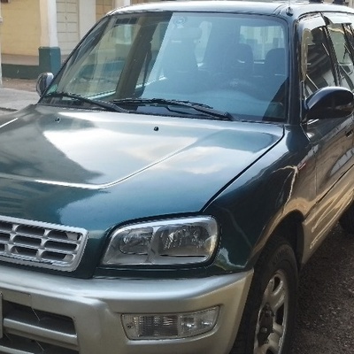 Toyota RAV4 Automatic 2000 Green In Lagos
