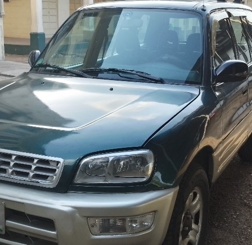 Toyota RAV4 Automatic 2000 Green In Lagos