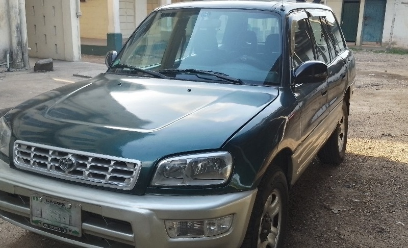 Toyota RAV4 Automatic 2000 Green In Lagos image