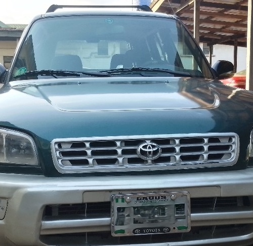Toyota RAV4 Automatic 2000 Green In Lagos