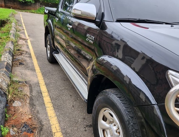 REGISTERED TOYOTA HILUX 2014 FOR SALE IN ASABA 