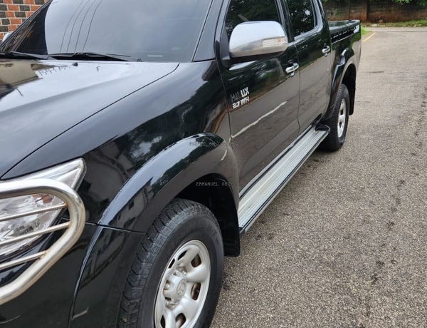 REGISTERED TOYOTA HILUX 2014 FOR SALE IN ASABA 