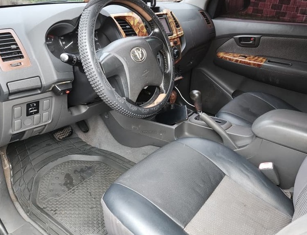 REGISTERED TOYOTA HILUX 2014 FOR SALE IN ASABA 