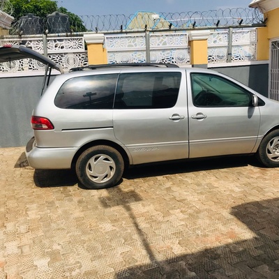 Toyota Sienna 2000 Model