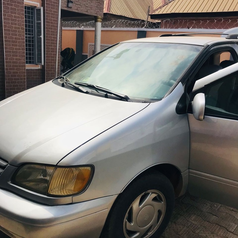 Toyota Sienna 2000 Model image