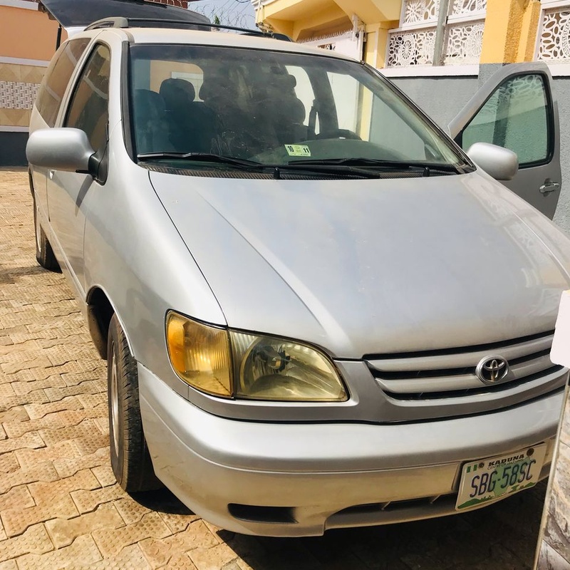 Toyota Sienna 2000 Model image